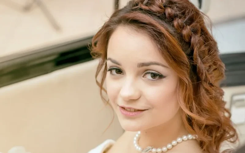 Portrait of a woman with braided hair and a pearl necklace capturing a timeless elegance.