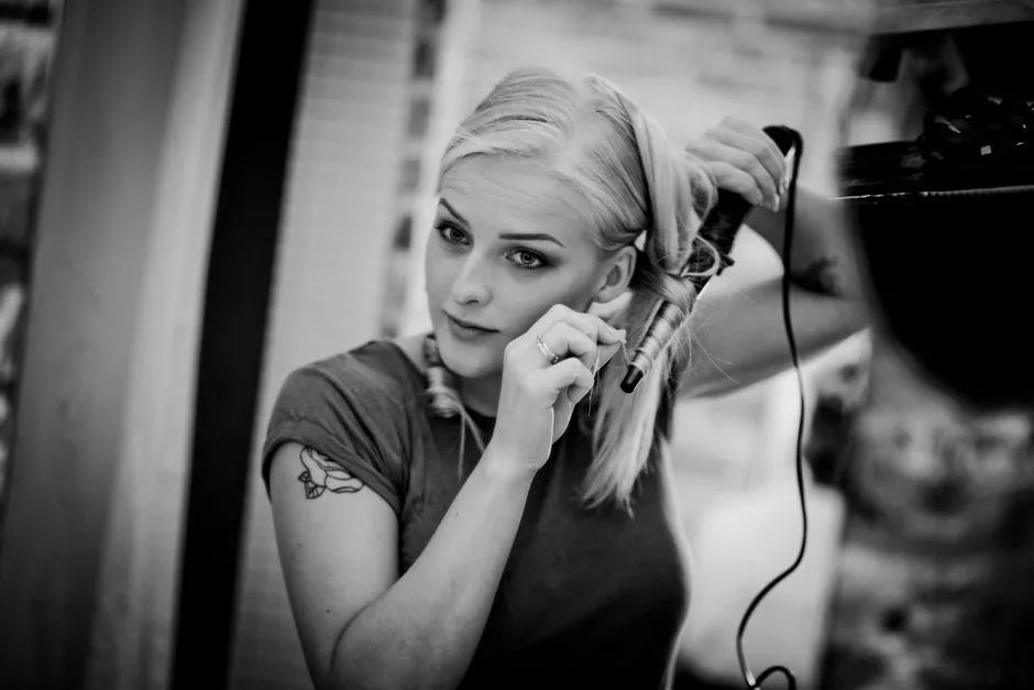 Jasny Blond z Ciemnym Odrostem: 5 Sekretów Modnej Stylizacji