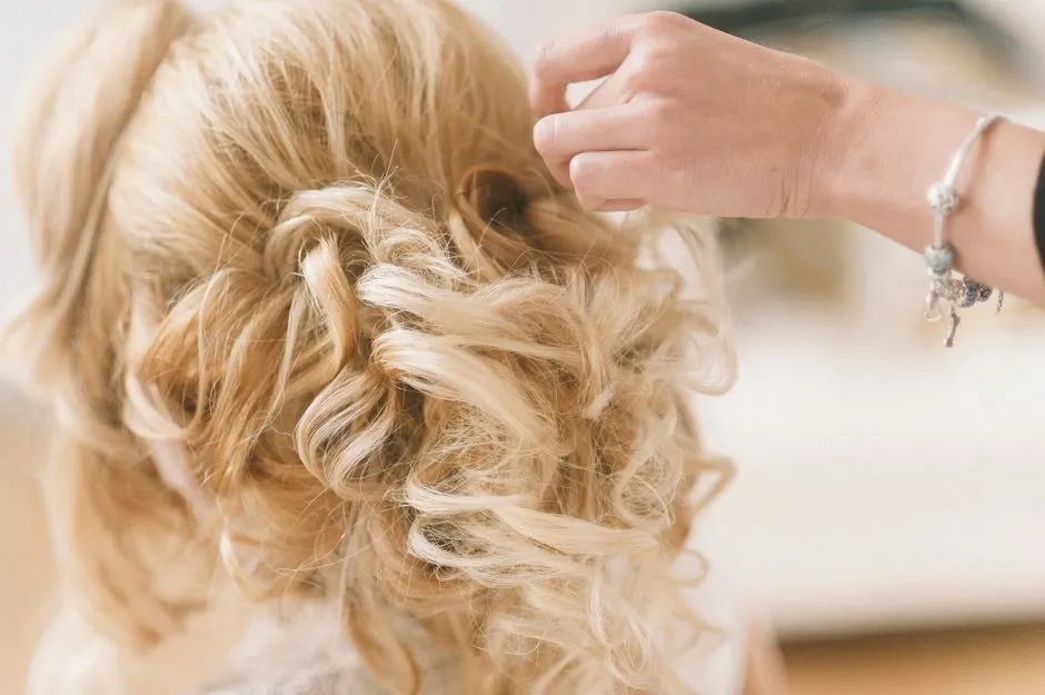 Fryzura Ciemny Blond: 7 Najmodniejszych Stylizacji na 2026 Rok