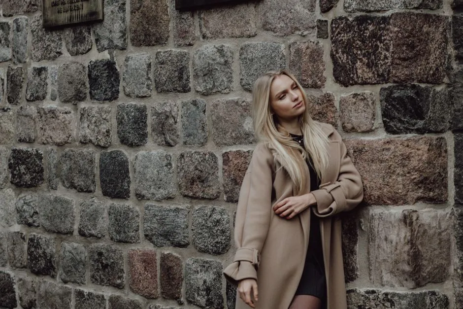 Chłodny Beżowy Blond: Kompletny Przewodnik po Modnym Odcieniu