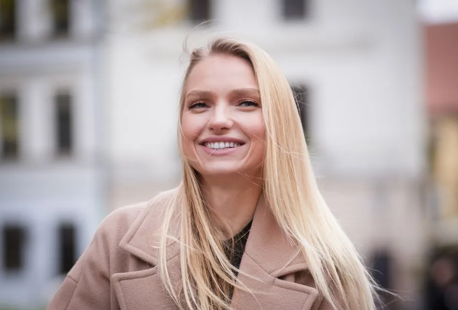 Ciepłe Odcienie Blondu - Kompletny Przewodnik i 10 Najmodniejszych Propozycji