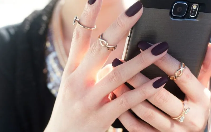 Paznokcie Marmurkowe: 7 Sekretów Idealnego Manicure w Domu