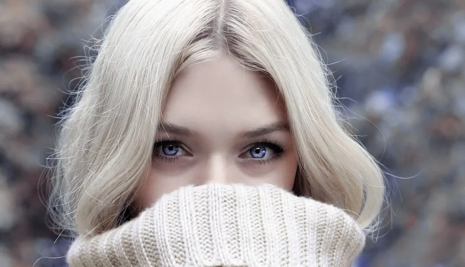 Mroźny Blond: 5 Najlepszych Farb i Odżywek do Ochładzania Koloru