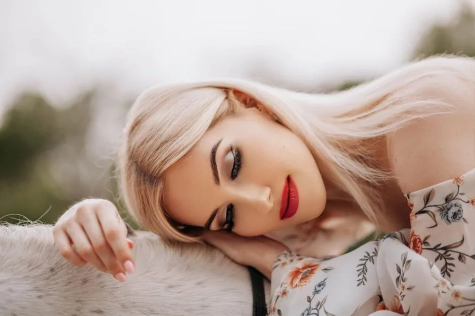 Beżowy Blond Krótkie Włosy: 10 Najlepszych Inspiracji i Porad