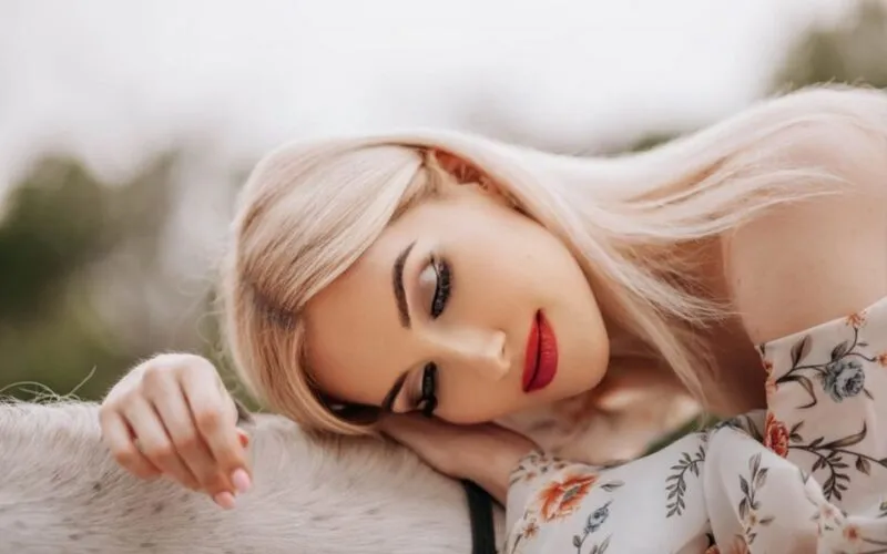 Krótkie Fryzury Blond 2025: 50 Modnych Inspiracji i Porad Stylizacji