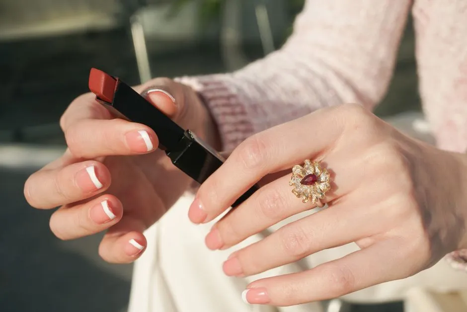 Eleganckie Paznokcie French: 30 Stylizacji na Wyjątkowe Okazje