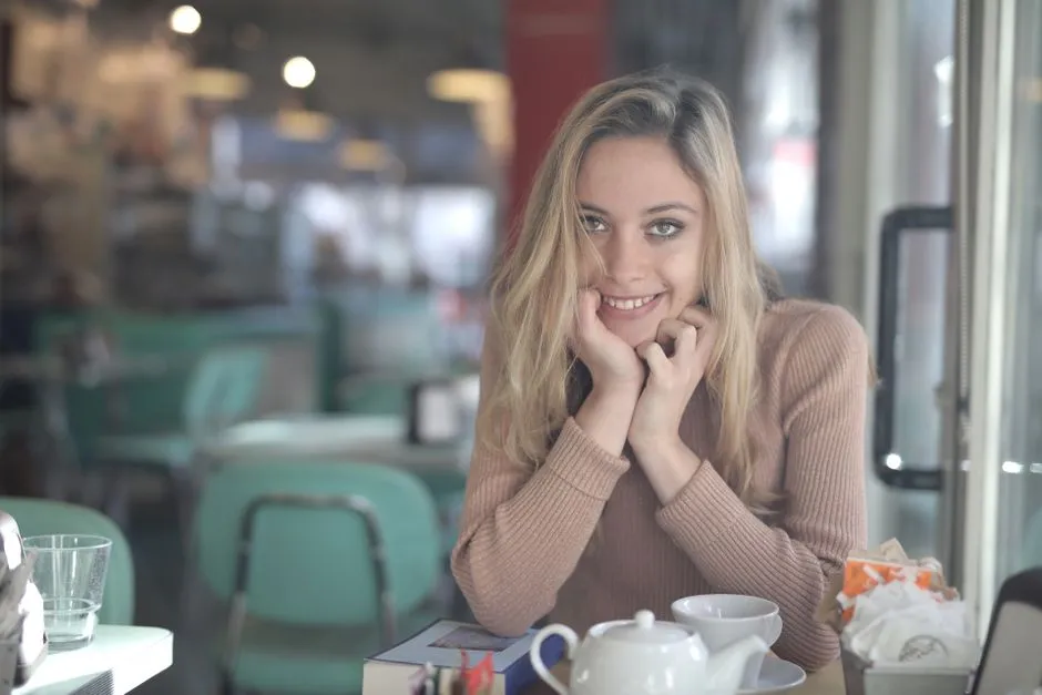 Kakaowy Blond: Kompletny Poradnik Jak Go Uzyskać i Komu Pasuje