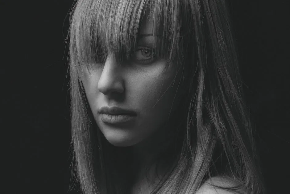 Blond Grzywka: 7 Modnych Stylizacji, Które Odmienią Twoją Fryzurę!