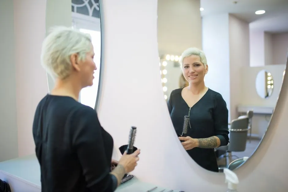 Srebrny Blond: Kompletny Poradnik Uzyskania i Pielęgnacji Koloru