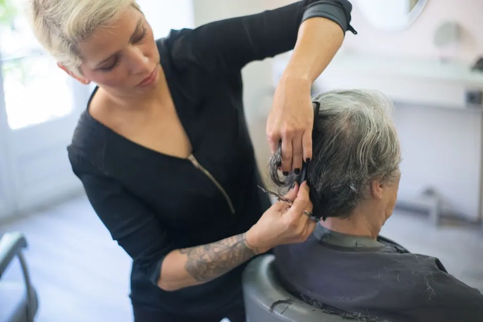 Kompletny Przewodnik: Jak Uzyskać i Pielęgnować Szary Blond Włosy w 2026