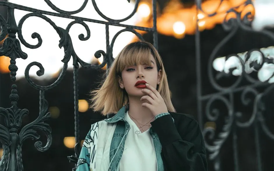 Blond Włosy z Grzywką: 10 Modnych Inspiracji i Porad Pielęgnacji