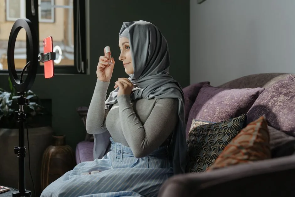 Arabski makijaż krok po kroku - sekret trwałości cieni i kohla