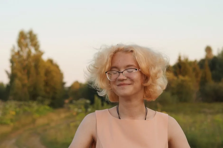 Dopasuj beżowy blond do skóry i oczu - poradnik 2026