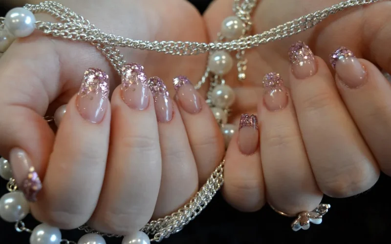 projekt paznokci, sztuka zdobienia paznokci, paznokcie, salon, manicure, ręce, trzymać, brokat, moda, pielęgnacja paznokci, projekt, płeć żeńska, blask, stylowe, palec, kolor, luksusowe, lakier do paznokci, dzwonić, sztuka, eleganckie paznokcie, spa do paznokci, biżuteria, paznokcie, paznokcie, paznokcie, paznokcie, paznokcie, manicure, manicure, manicure
